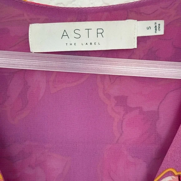 ASTR The Label Elizabeth Floral Wrap Mini Ruffle Sleeve Tropical Dress Sz Small - Picture 4 of 6